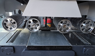 Mesin Gergaji Rip Ganda Otomatis Untuk Memproses Panel Kayu Solid